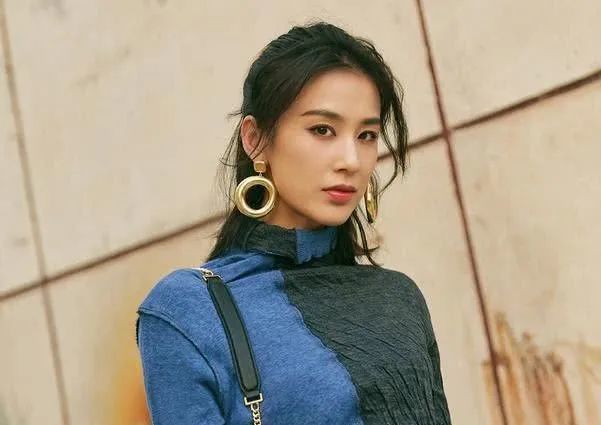 杨子大女儿哈佛毕业前妻陶虹现身气质优雅不输黄圣依