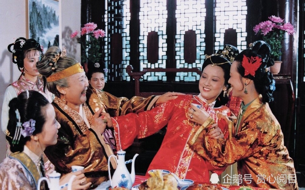 第十回,秦钟在贾家私塾和同学金荣发生争执,这金荣是贾家贾璜媳妇的