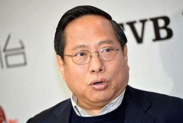 4月18日,香港警方拘捕包括黎智英,李柱铭,何俊仁,区诺轩等在内的15人