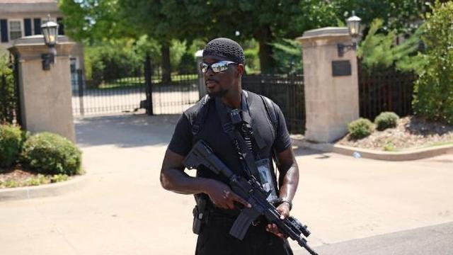 美国黑人武装运动终于崛起:50年斗争开始进入新阶段,将解放黑人