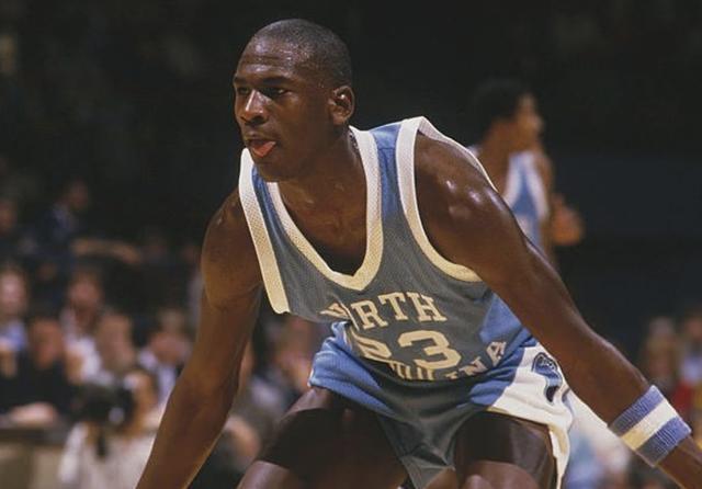 詹姆斯-沃西:乔丹只跟我们训练了三周,就抢走了我的头牌位置