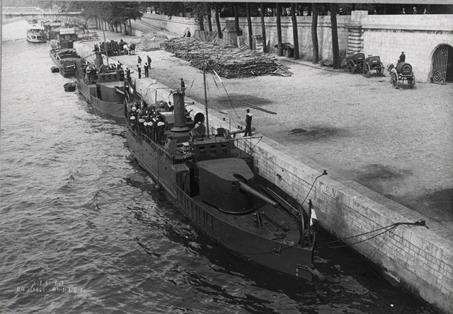 一战法国内河炮艇安装轻巡洋舰的主炮战场上的机动大杀器