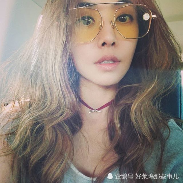 40岁的蔡依林梳两条大麻花辫嘟嘴卖萌 越活越嫩犹如美少女