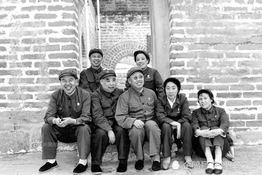 开国中将李作鹏,活了95岁,出狱后改名李明,他的后代怎么样了?