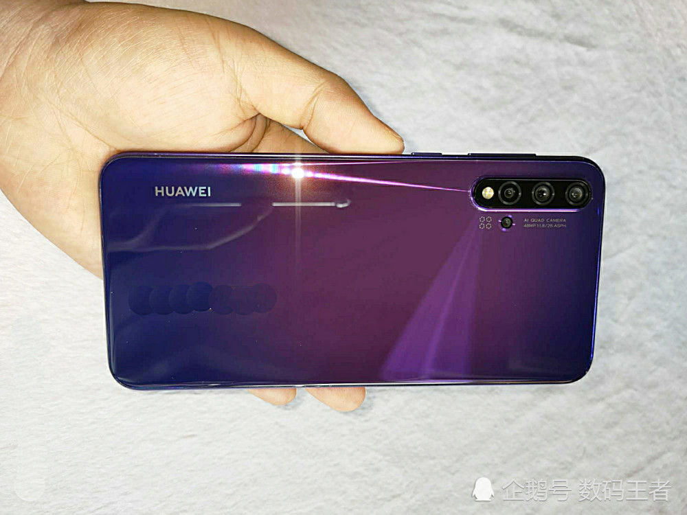 华为nova5pro是去年6月份发布的,该机单机型销量就破1000万台,卖得