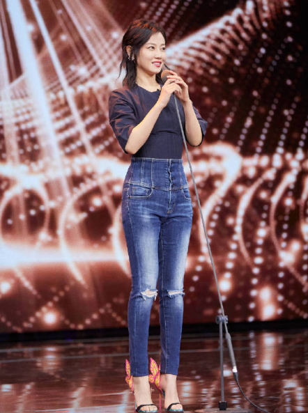 谭卓放纵自己一身路人装毫无时尚感可言网友真实