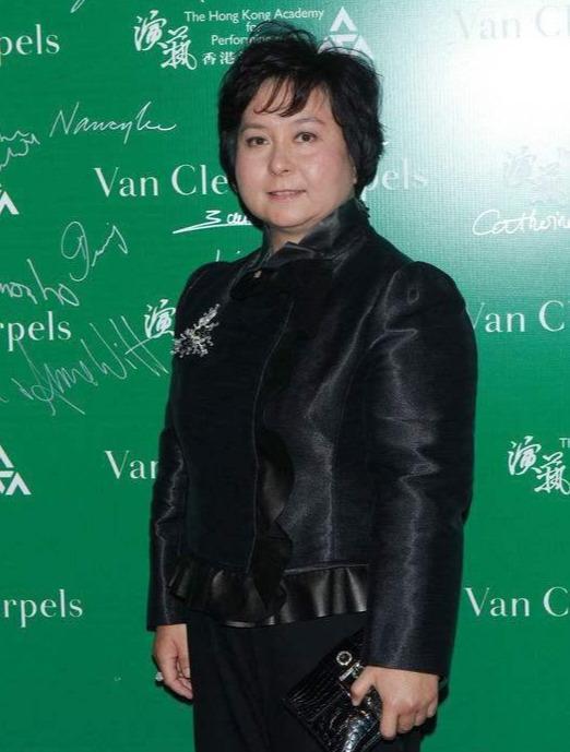 14岁嫁人独宠近30年,蓝琼缨是赌王活得最明白的女