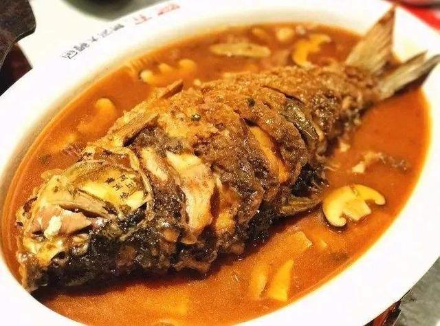 2.五花肉70克,切成两厘米左右方丁.1.