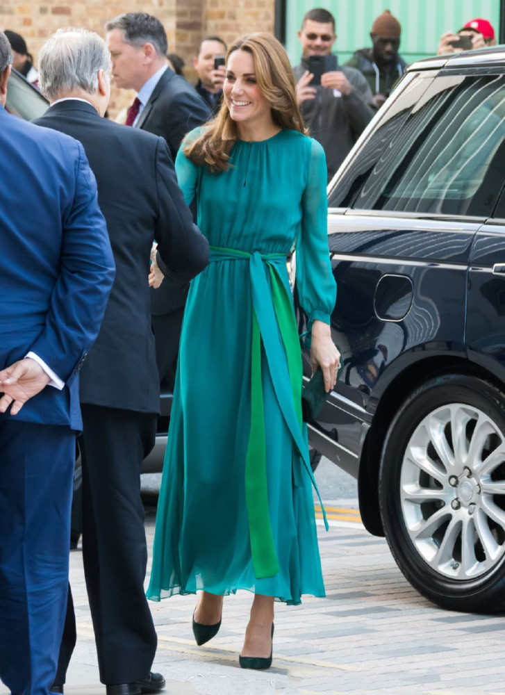 西班牙王后和凯特王妃同穿绿裙子,谁更会穿衣?结果一目了然