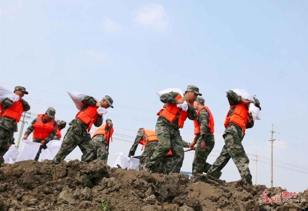 2020年6月26日,江苏省海安市开展防汛抢险应急救援综合演练,提升防汛