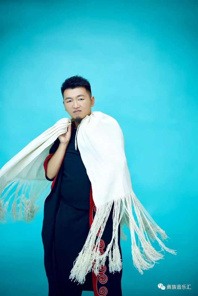 彝族歌手阿景曲古发布最新单曲《回乌蒙》