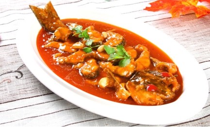 2红烧鮰鱼现在流传下来的做法有很多种,除了清蒸还可以红烧,油焖,滑溜