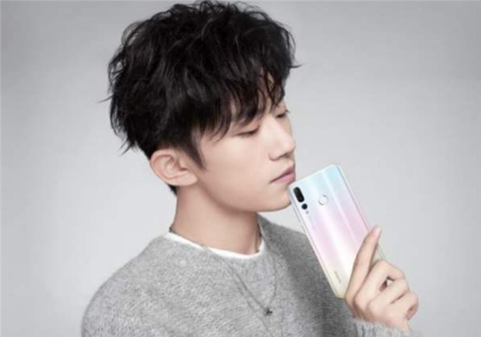 比如说易烊千玺,吴亦凡等等,华为也不例外,其实华为在请代言人上也是