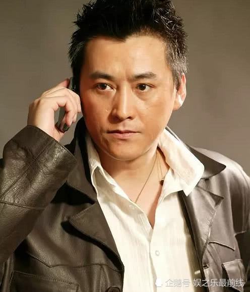 70后男艺人刘小锋40岁晚婚娶朱墨婚后9年夫妻恩爱零绯闻