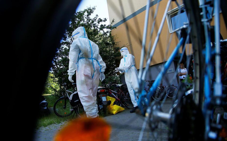 德国屠宰场发生大规模集群感染,员工接受筛查