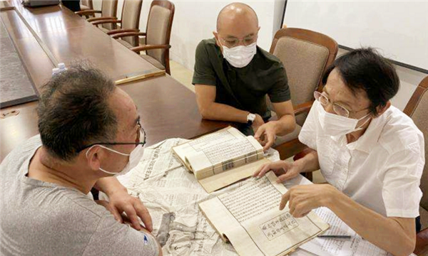 3吨重沉香木龙床现世专家建议上交国家收藏家给我8亿