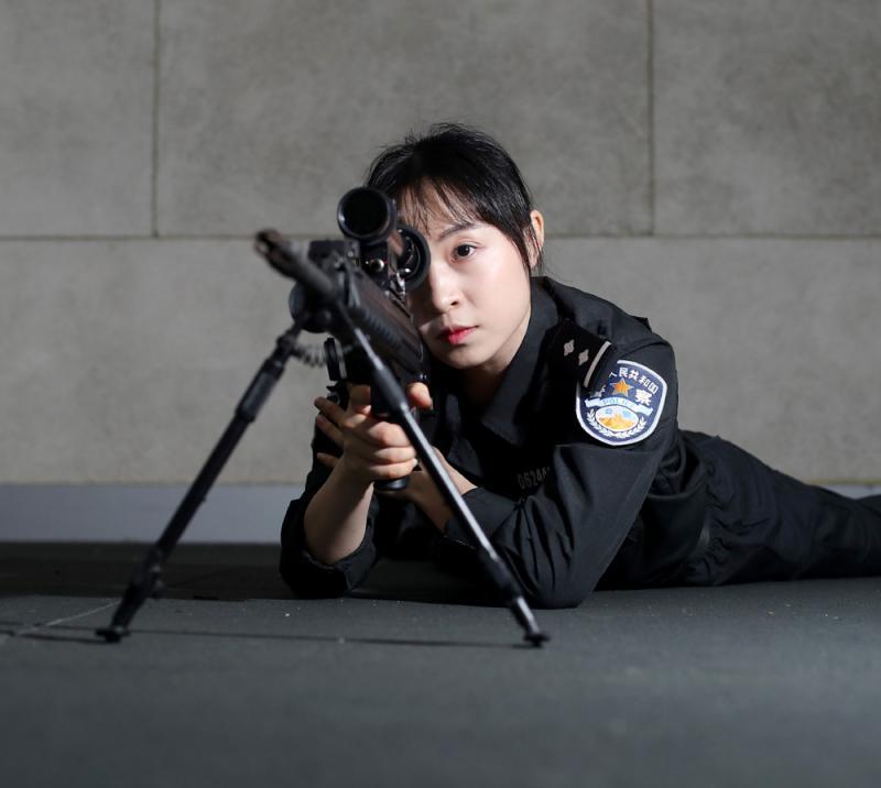 两名上海特警警花的故事:她俩是"格斗王"和"狙击王"_腾讯新闻
