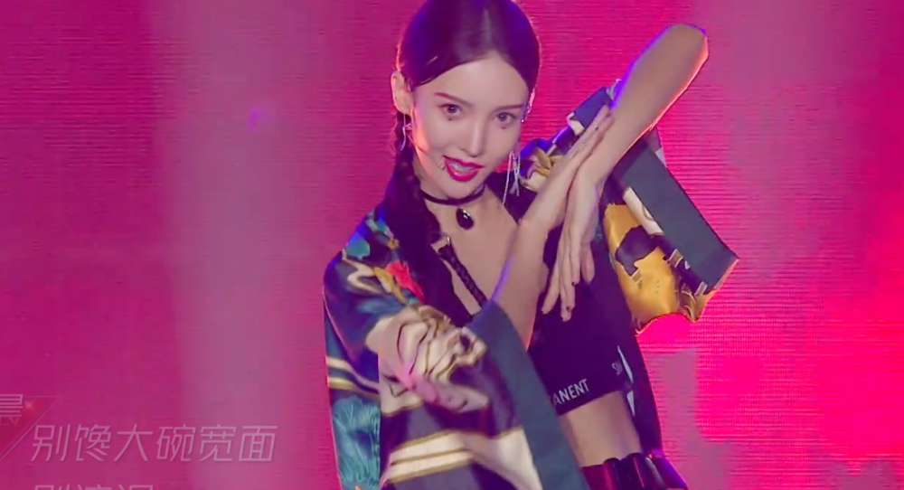 《浪姐》首次公演,《大碗宽面》舞台却因黄圣依被重剪?