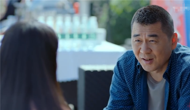 《爱我就别想太多》陈建斌饰演富豪,假装包子铺老板遇到李一桐