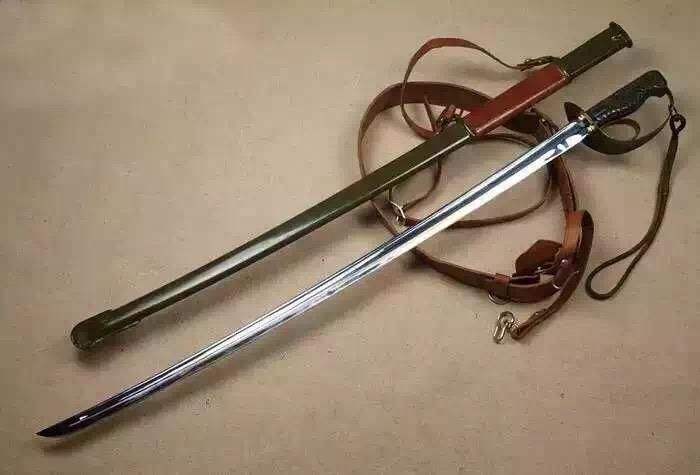 古代为什么西北少数民族喜欢弯刀,而中原用直刀?