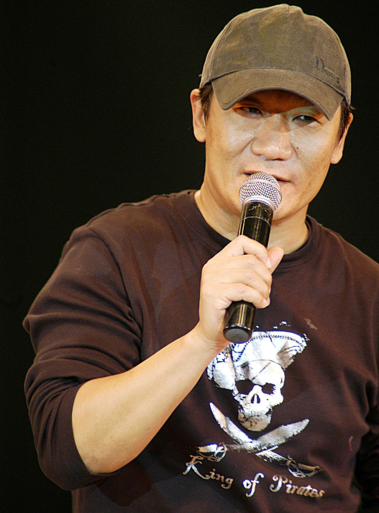 王朔爆谢东是侯宝林私生子后,侯耀文的反应太让人心疼了,扎心啊_腾讯