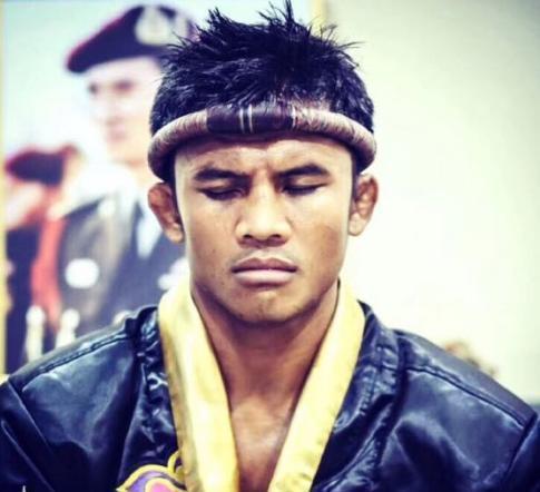 他是泰国最强的拳王,面对中国女富豪苦苦追求,为何仍旧不为所动