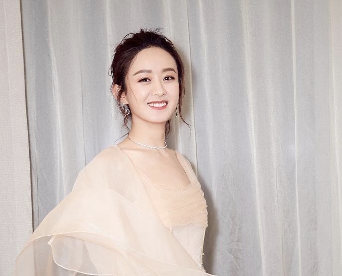 赵丽颖|赵丽颖录《中餐厅4》，途中偶遇小baby，母爱泛滥不愿走