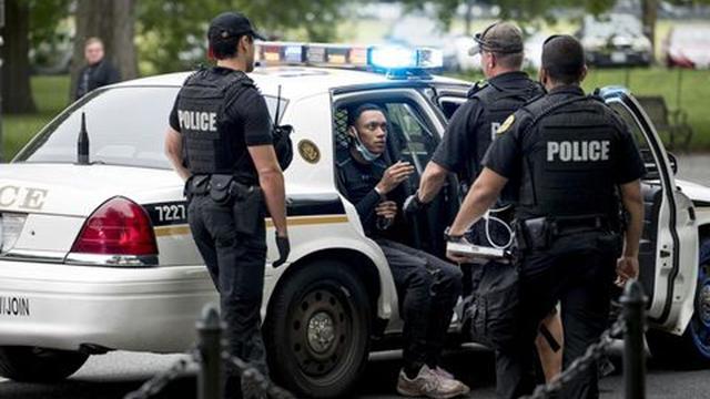 安提法还是问题?