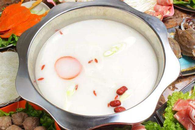 清汤火锅?单听这名字会不会误以为只是用清水煮的.