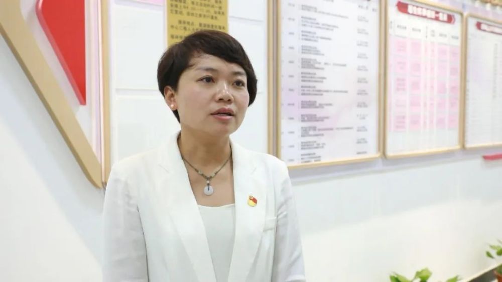 碧湖镇党委副书记,镇长 吴海霞头雁奖和蜗牛奖的设置主要目的是围绕