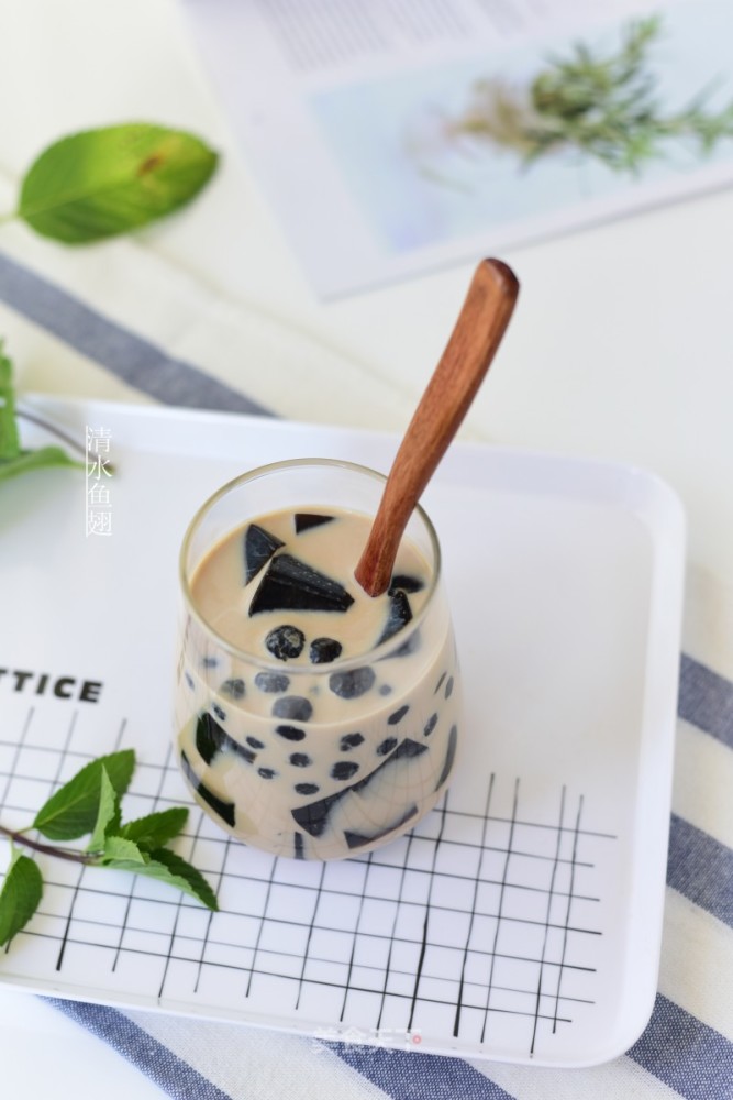 清爽烧仙草珍珠奶茶