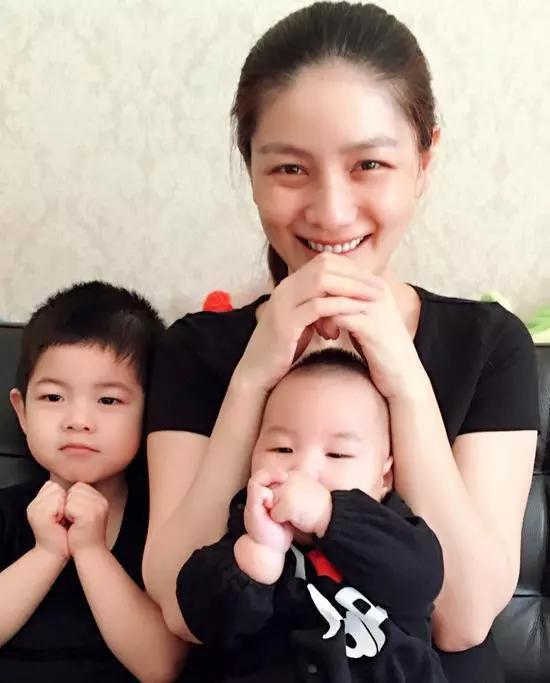 胡可含泪告白沙溢,曾后悔放弃事业,变身贤妻良母过出幸福的模样