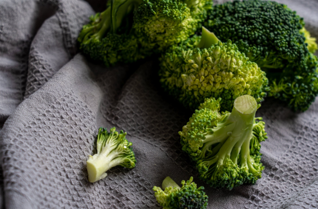 西兰花不易清洗有虫卵 学会这招 西兰花立马洗干净 西兰花