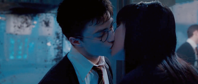 盘点《哈利波特》中的kiss名场面,哈迷们露出老母亲般的微笑