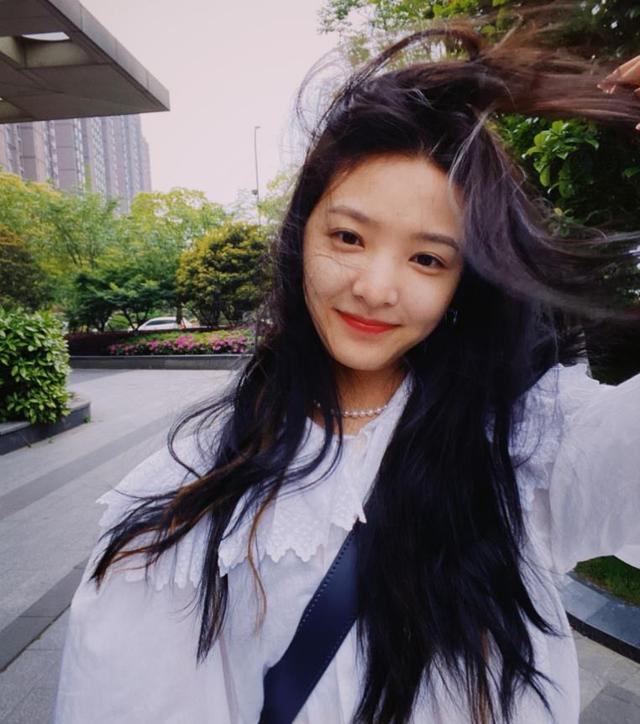 "侧脸路人,正脸女神",欧阳娜娜只能排第二,第一非她莫属