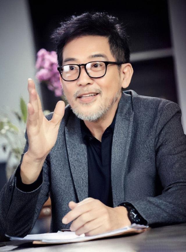 秦汉儿媳妇分享秦汉近照74岁的他陪孙女玩平衡车小孙女越来越漂亮
