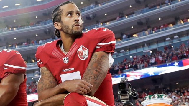 世界體壇中反種族主義的領軍人物——科林-卡佩尼克(colin kaepernick