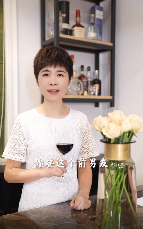 湖南名主持谈奋斗史称4年拿下行业最高奖却被曝老公来头不小