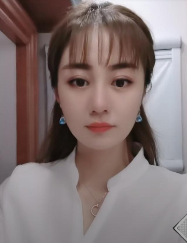 《乡爱》王小蒙晒房车却称活不起,遭同剧演员吐槽:这叫活不起?