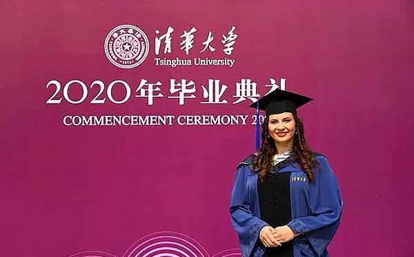 听闻伊瓦娜的决定，网友们笑了，希望更多的优秀外国留学生能留在中国工作。