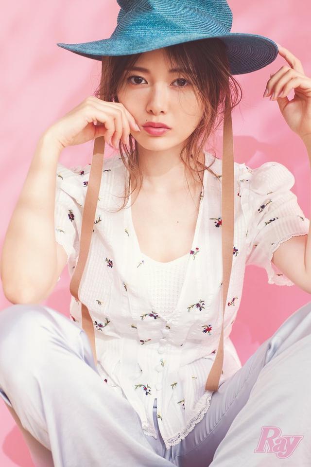 白石麻衣优美身姿登 Ray 封面 愿与偶像一同在模特道路上努力 白石麻衣 渡边梨加 Ray