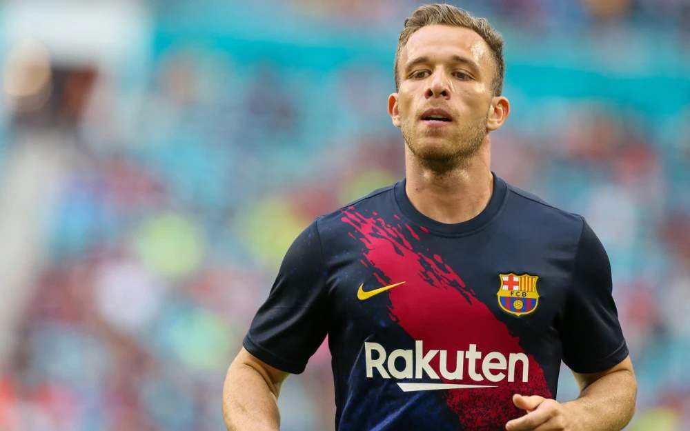 巴萨用阿图尔换尤文的皮亚尼奇待宣,球迷:像迪瓦茨换科比式的交换