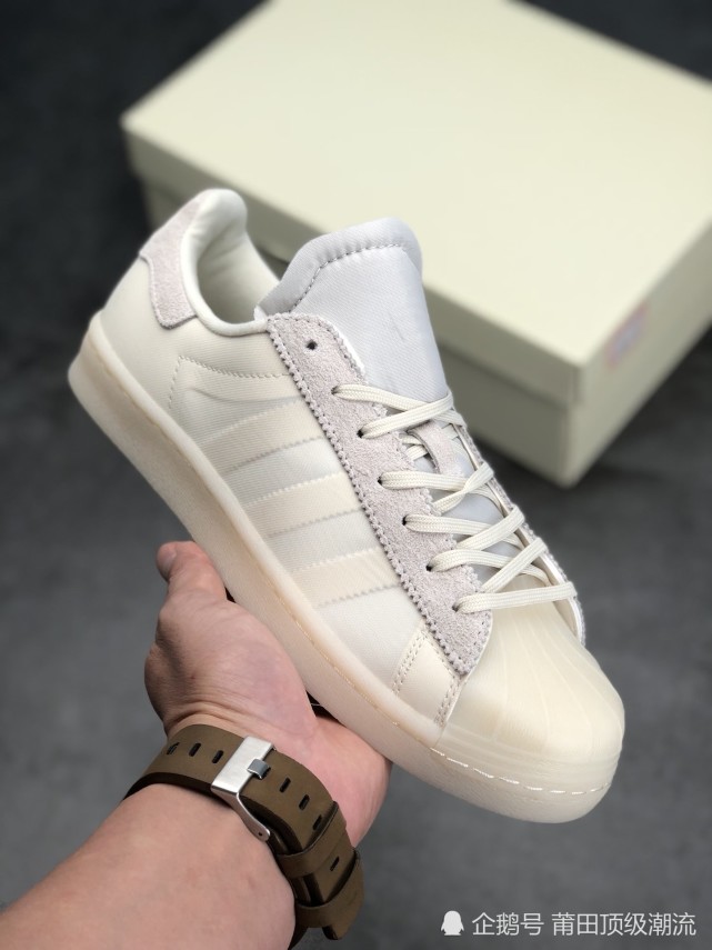 Adidas Originals携手品牌代言人陈奕迅50周年联名款