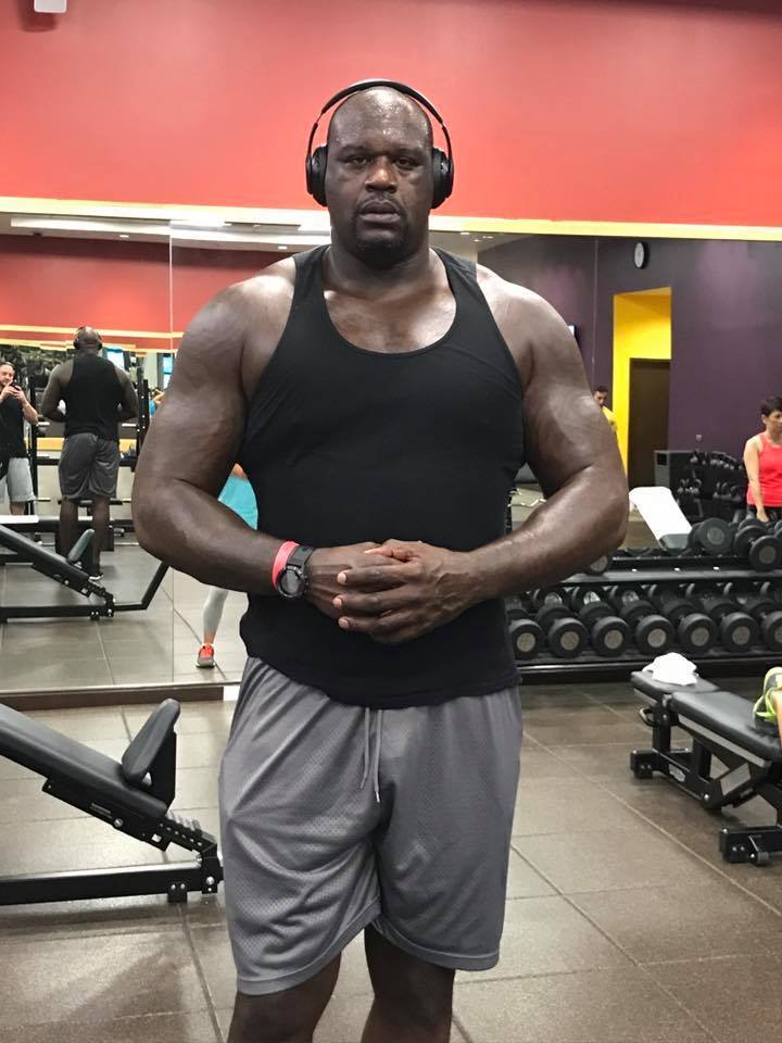 大鲨鱼回归!48岁奥尼尔扣断篮筐,儿子:给他一份10天合同吧_腾讯新闻