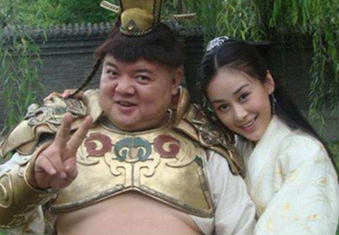 为拍戏增肥70斤,从帅小伙到"八戒专业户",和娇妻相守多年恩爱如初