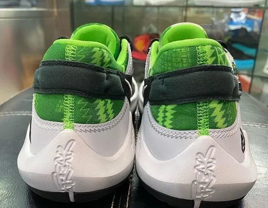 鞋垫的签名细节