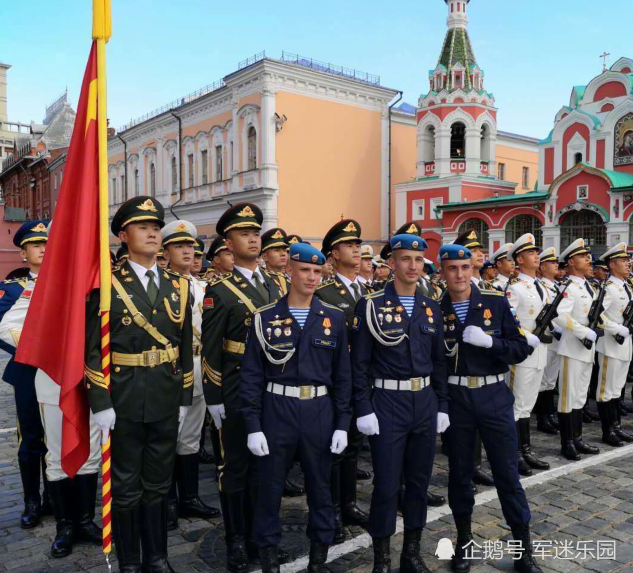 中国仪仗队在国外多受欢迎俄罗斯阅兵场获赞不算啥巴铁的反应才叫壮观