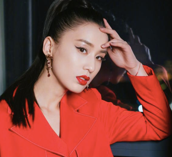 乘风破浪的姐姐|《乘风破浪的姐姐》第四次公演录制完毕，五位出道女星已隐隐若现