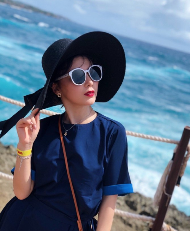 奥运冠军何可欣,退役后二次发育美到认不出,感情生活却依旧是谜