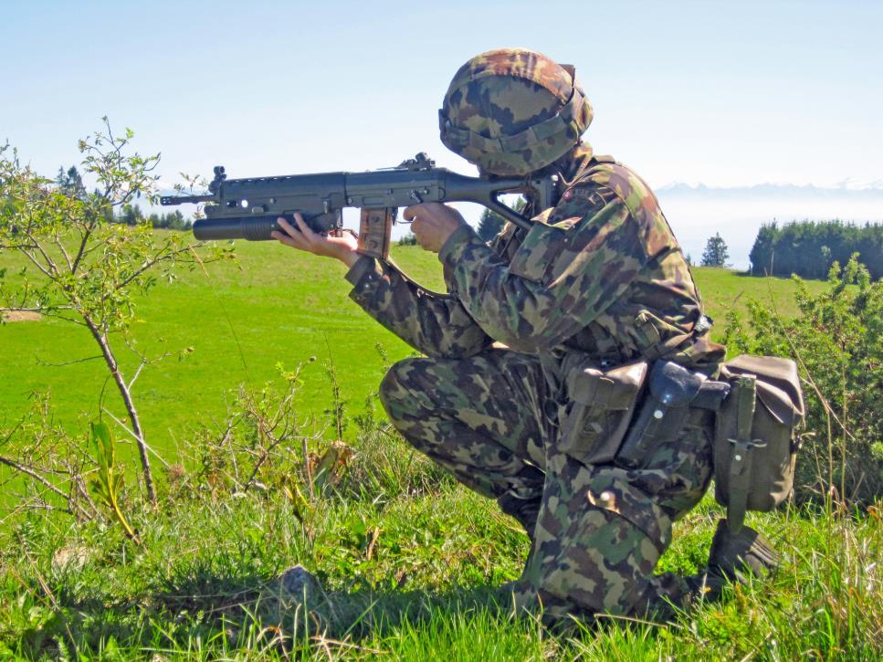 瑞士网友发帖,还有四个月服役结束,缴纳743块即可获得步枪永久使用权